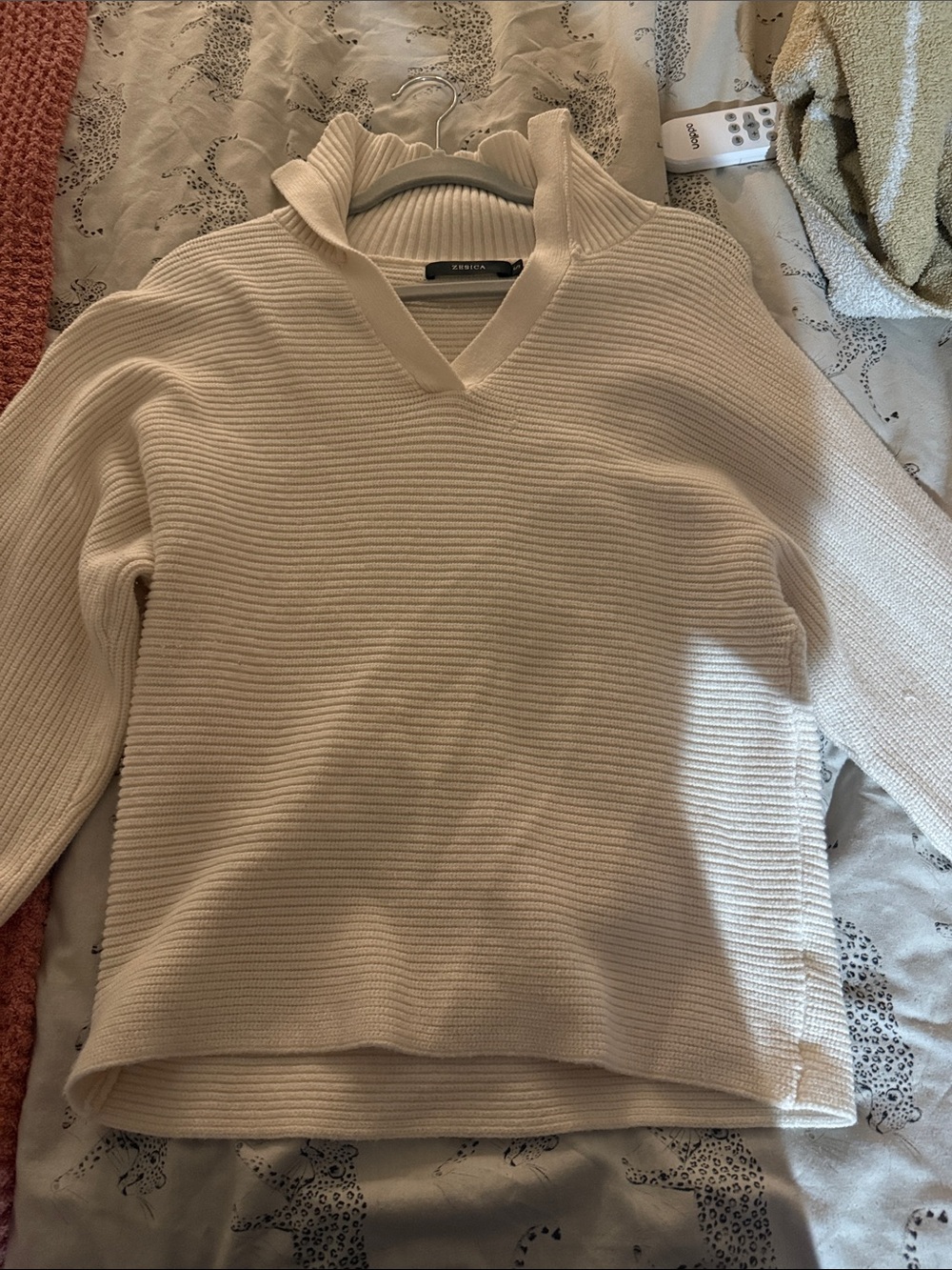 Vince Ivory Ribbed VβNeck Sweater